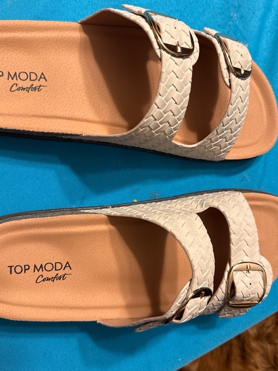 Shoes - Black Textured Flip Flop Soles (Size 10)